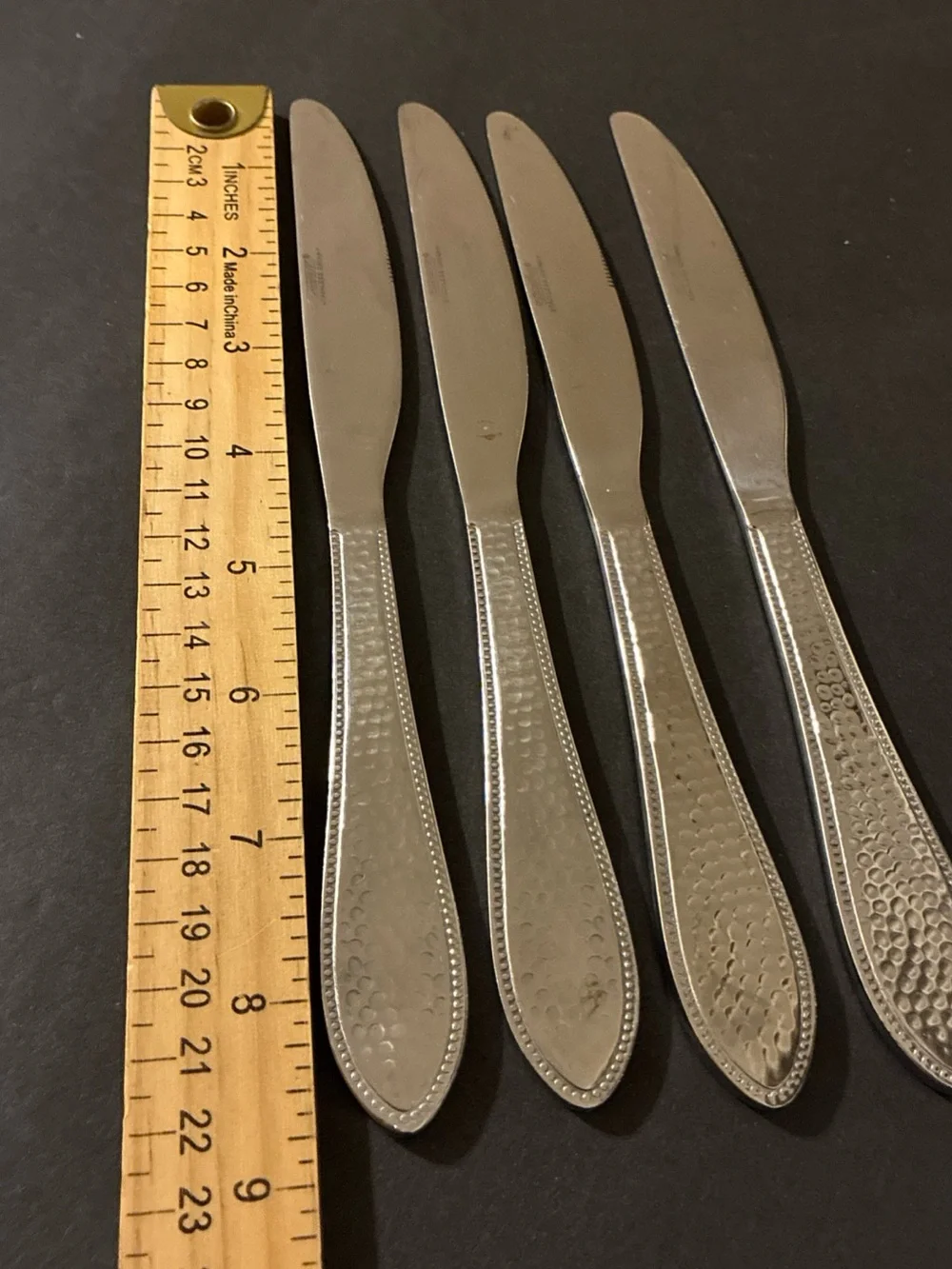 Hammered Glossy Stainless Cambridge Set Of 4 Dinner Knives Silver Tone
